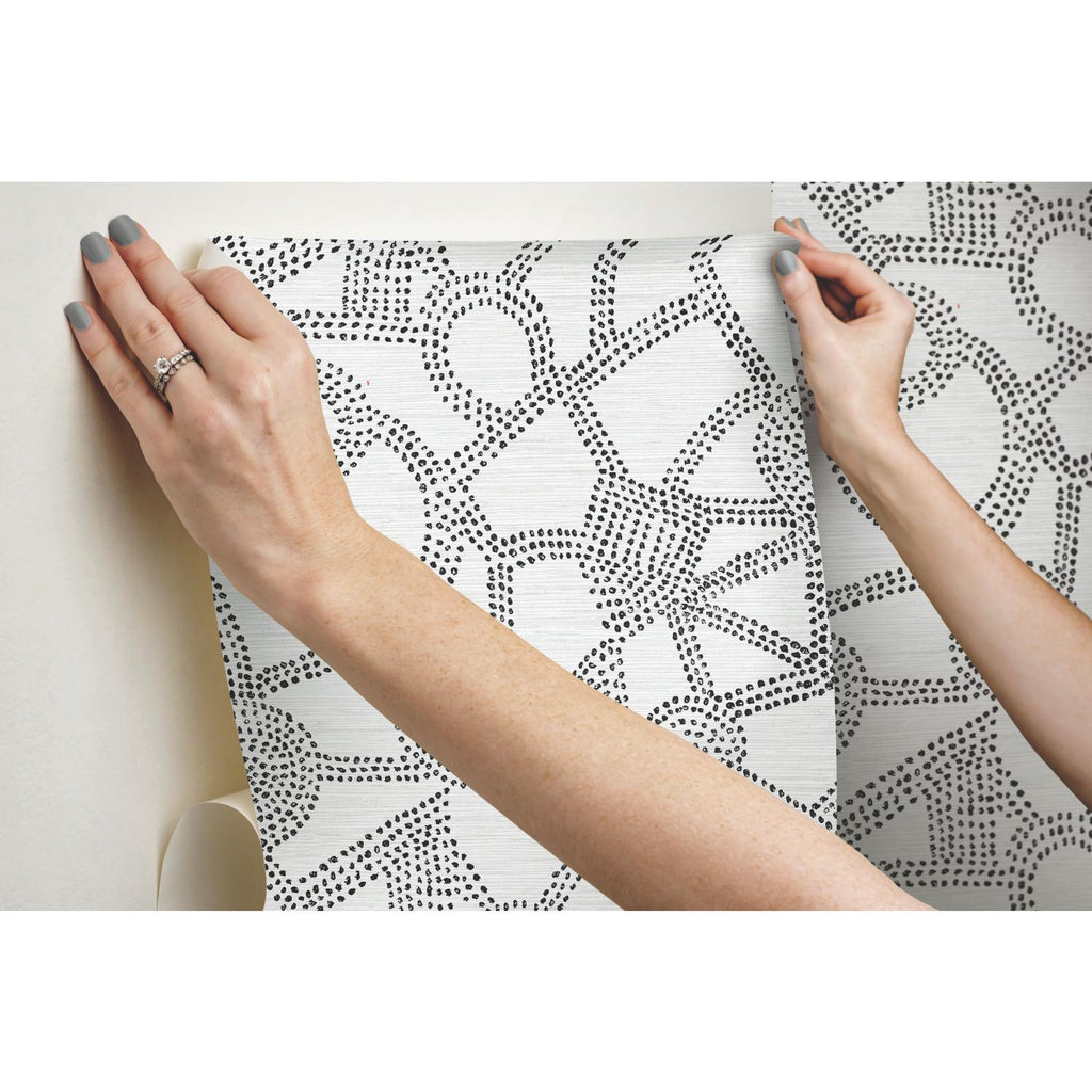 RoomMates Amhara Peel & Stick white/black Wallpaper