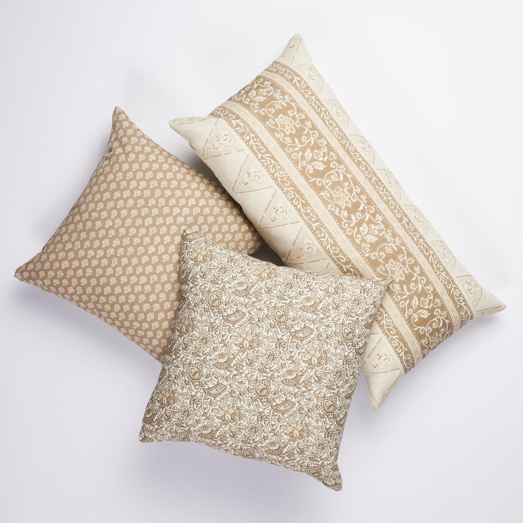 Schumacher Daisy I/O Neutral 14" x 14" Pillow