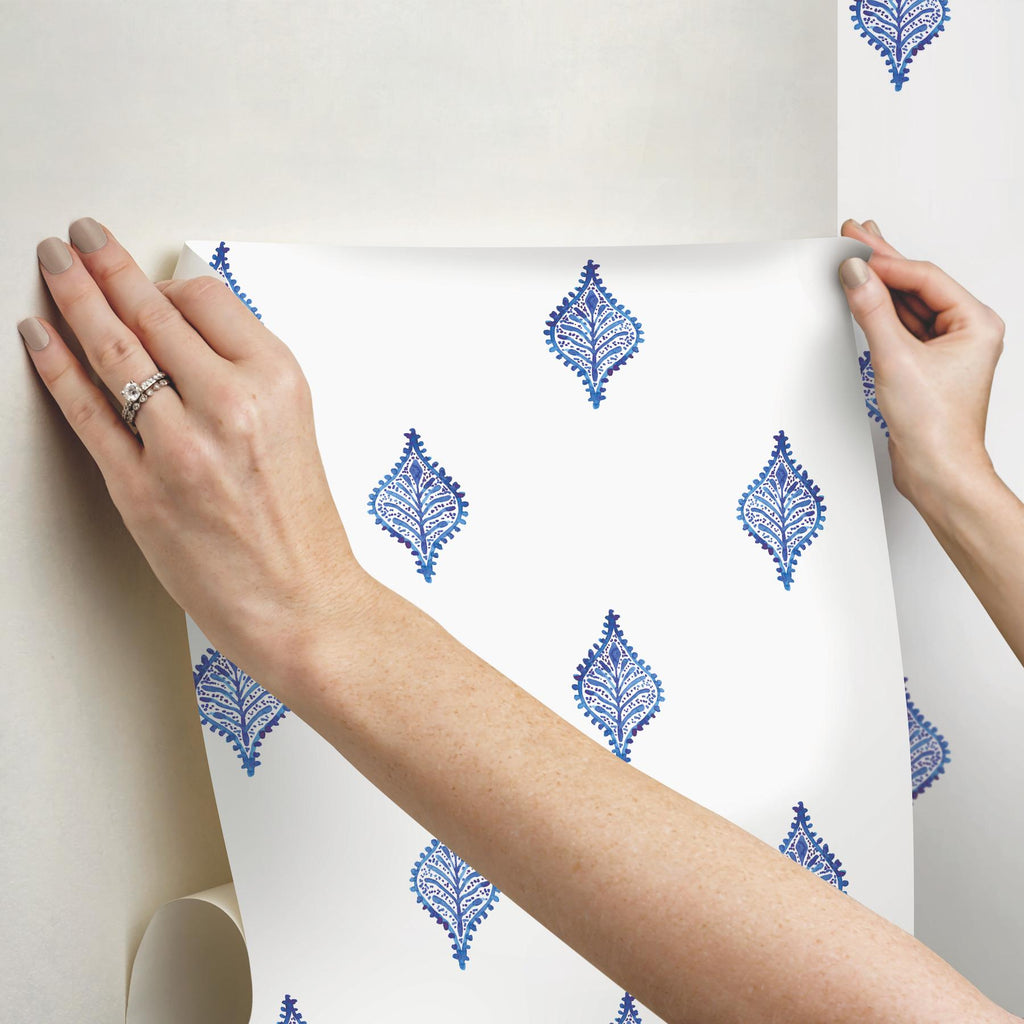 RoomMates Watercolor Foulard Peel & Stick Blue/White Wallpaper