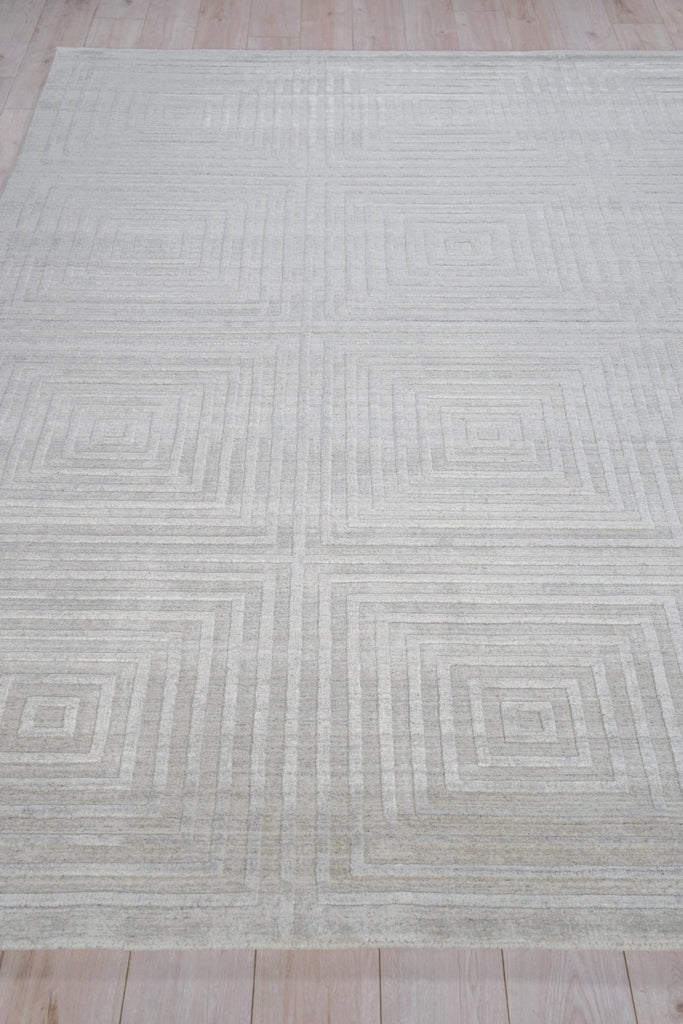 Exquisite Castelli Handloomed Bamboo Silk and New Zealand Wool Light Silver Area Rug 10.0'X14.0' Rug