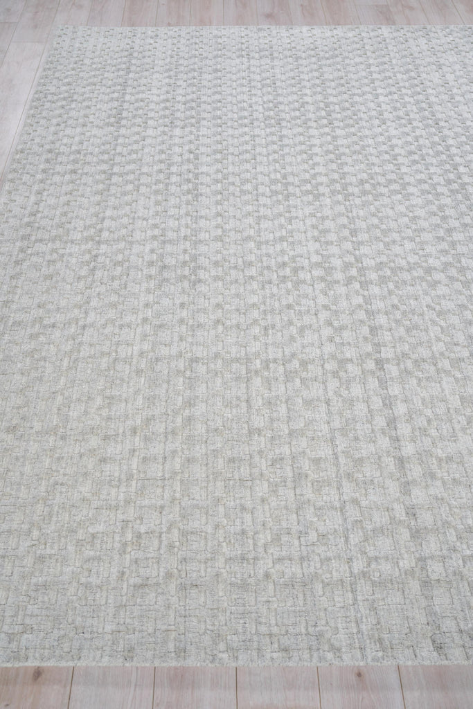 Exquisite Monroe Silk Handloomed Bamboo Silk and New Zealand Wool Light Silver Area Rug 8.0'X10.0' Rug