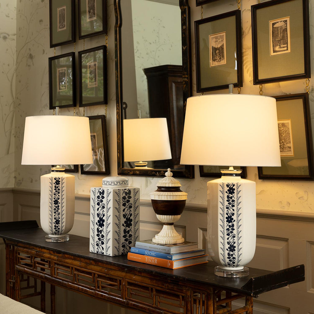 Williamsburg Breckenridge Cream/Navy Accent Lamp