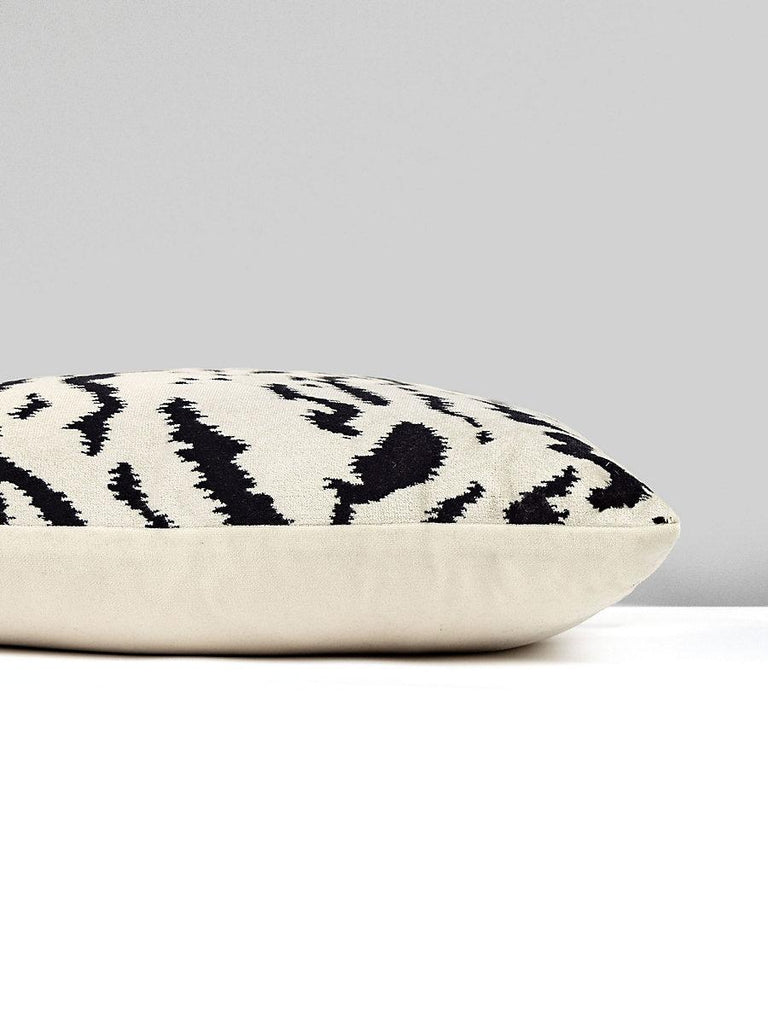 Scalamandre Tigre/Velvet Off-White & Black / Oyster Pillow