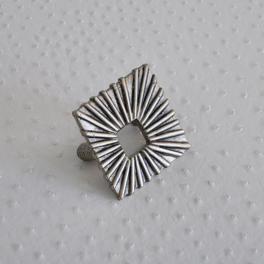 Worlds Away RADIAL METAL SQUARE KNOB IN ANTIQUE NICKEL