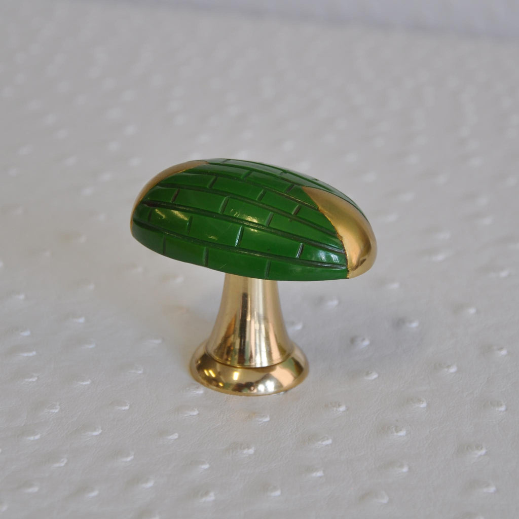 Worlds Away SCORED OVAL KNOB WITH BRASS DETAIL IN GREEN