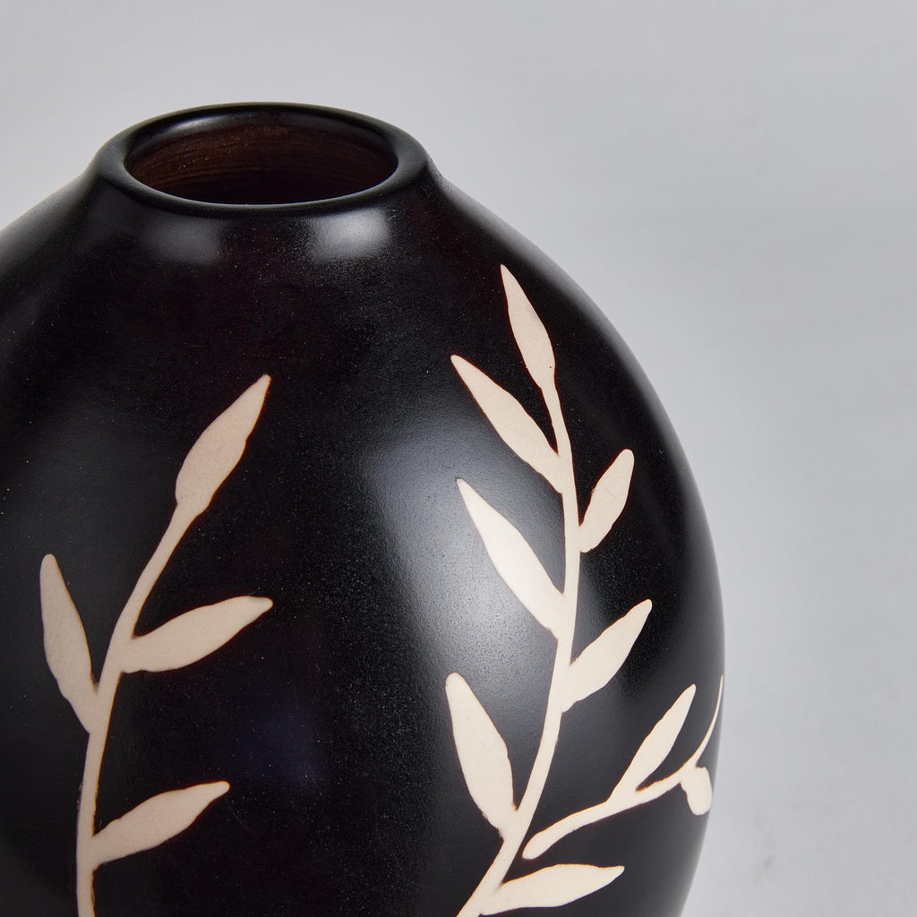 Napa Black/Ecru Dayana Vase Medium