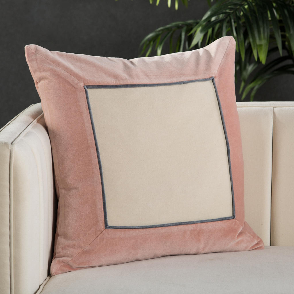 Jaipur Living Emerson Hendrix Border Blush / Cream 22" x 22" Pillow