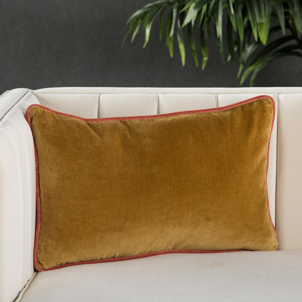 Jaipur Living Emerson Lyla Solid Gold / Cream 13" x 21" Pillow