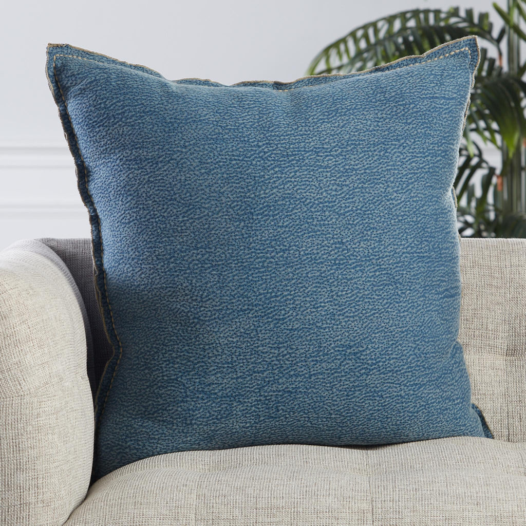 Jaipur Living Lexington Warrenton Solid Blue 26" x 26" Pillow