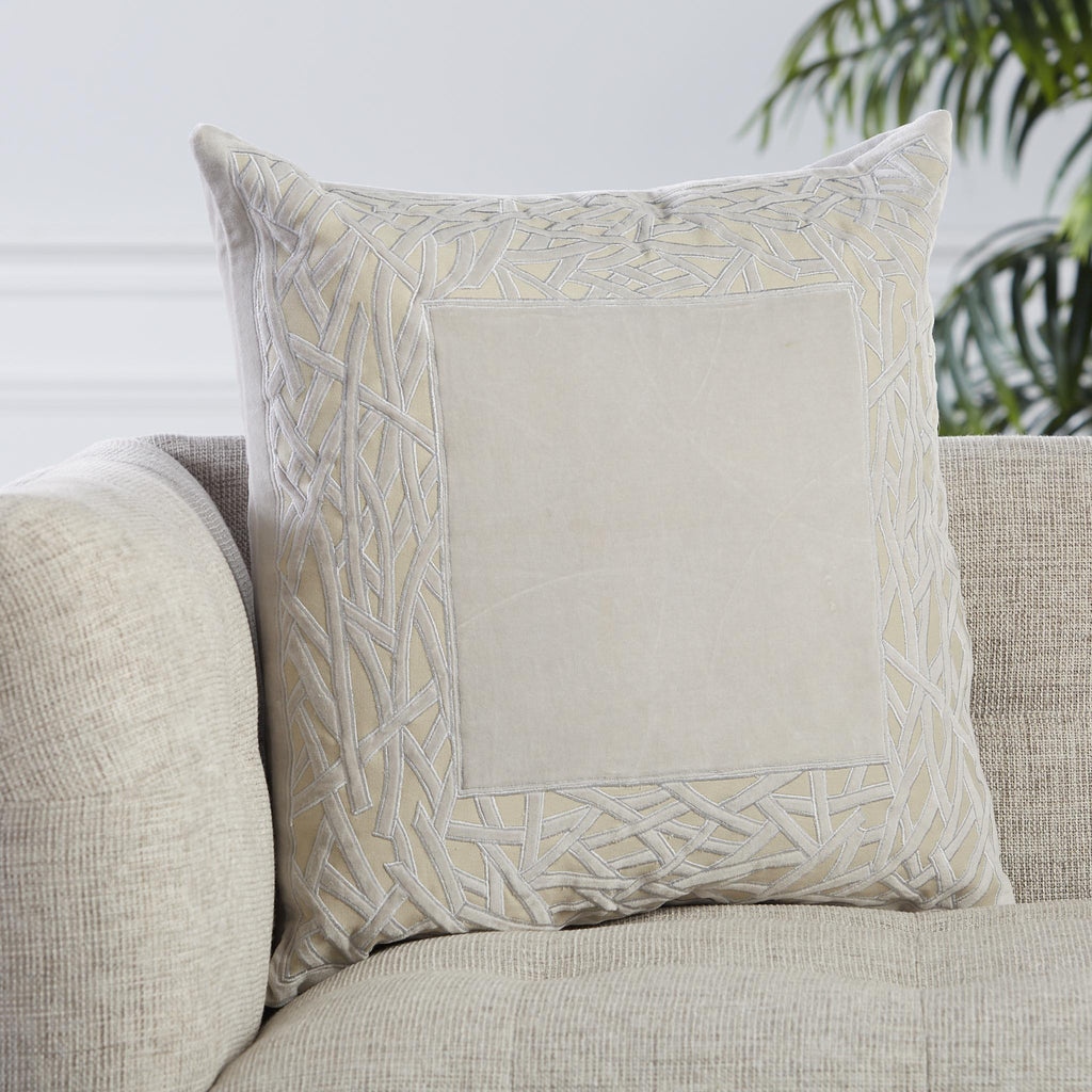 Jaipur Living Mezza Birch Trellis Gray / Cream 22" x 22" Pillow