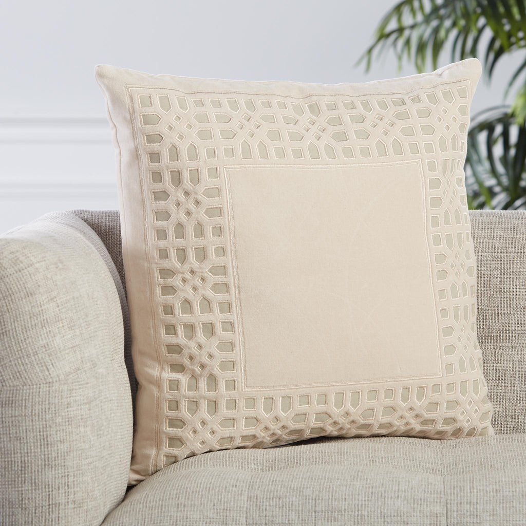 Jaipur Living Mezza Azilane Trellis Beige / Light Gray 22" x 22" Pillow