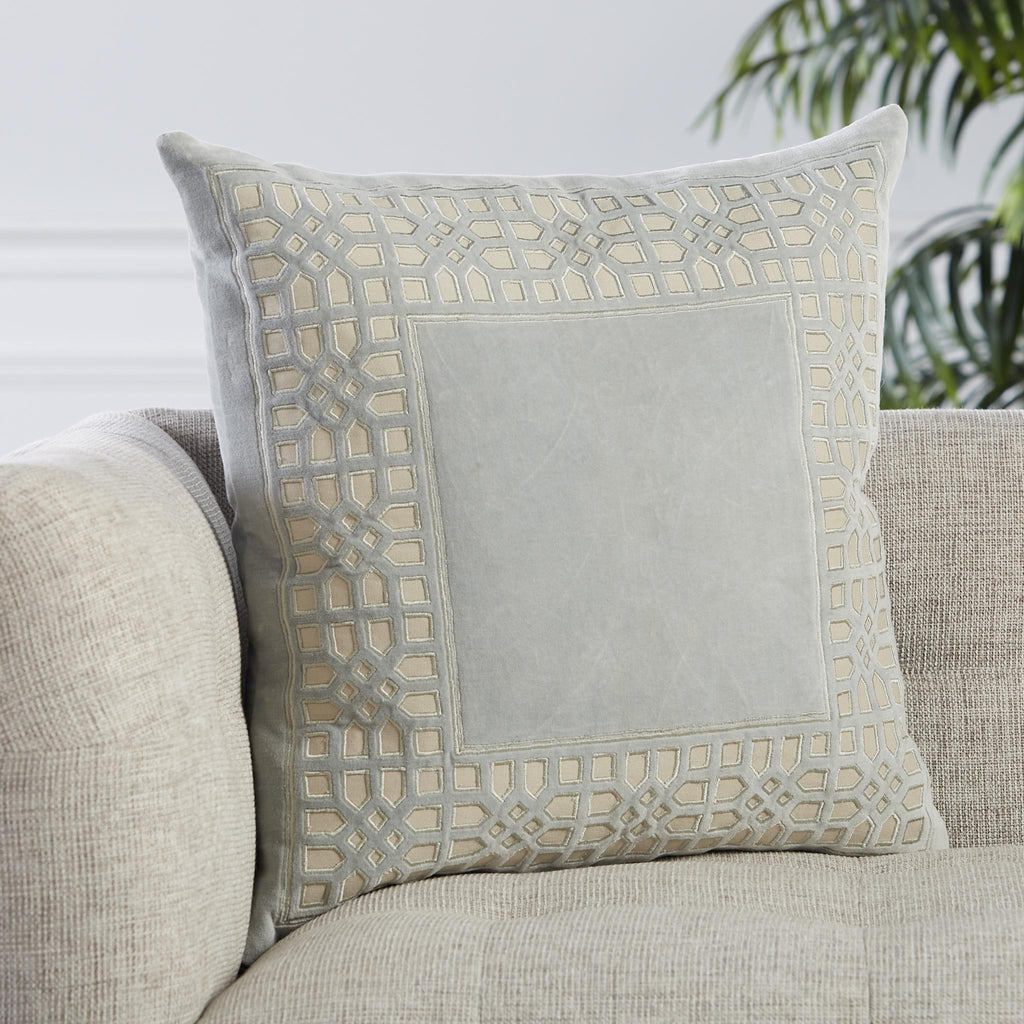 Jaipur Living Mezza Azilane Trellis Light Blue / Cream 22" x 22" Pillow