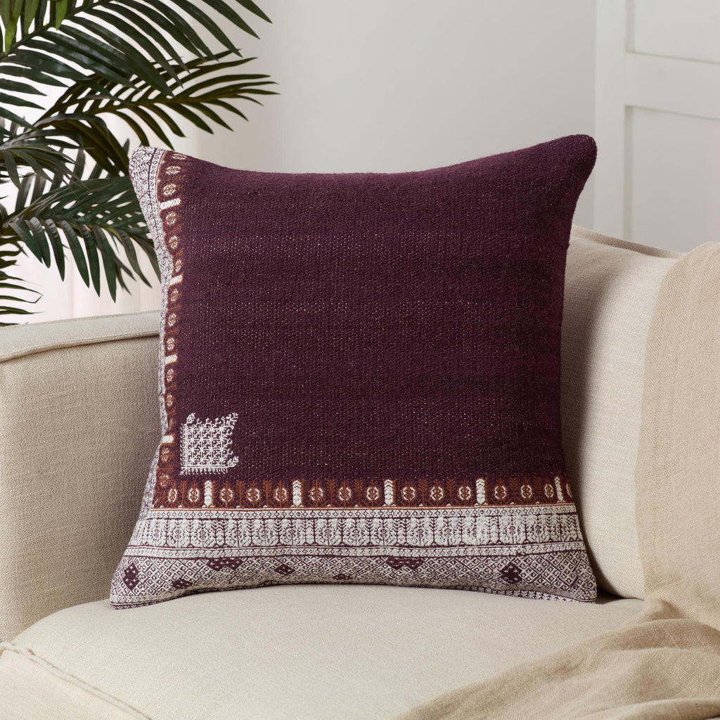 Jaipur Living Puebla Rania Tribal Purple / White 22" x 22" Pillow