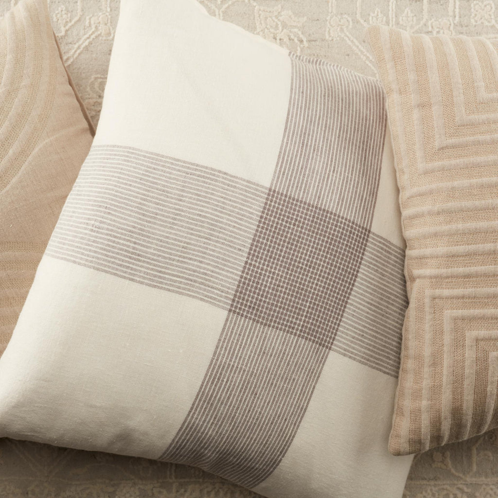 Jaipur Living Galley Pembroke Stripes White / Gray 20" x 20" Pillow