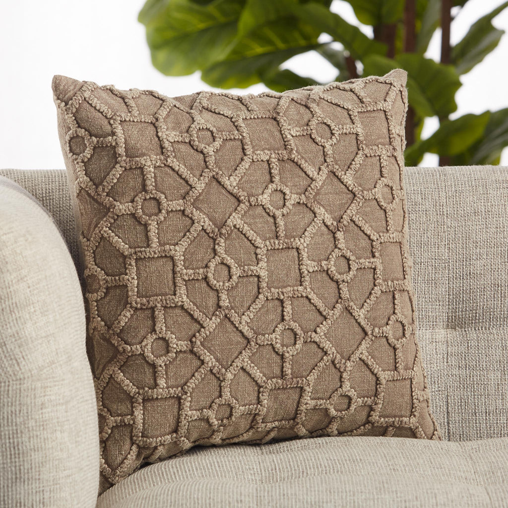 Jaipur Living Boxwood Espanola Trellis Taupe 18" x 18" Pillow