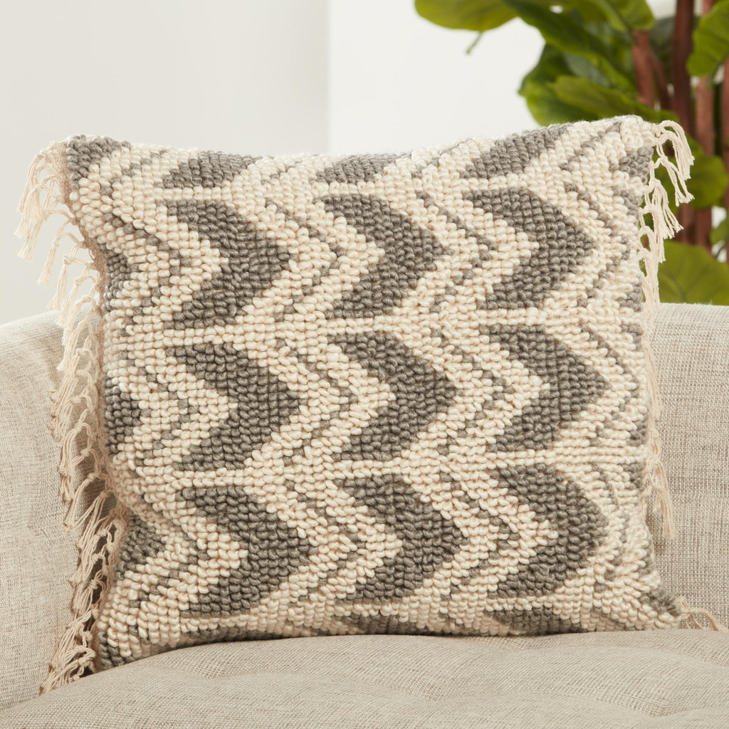 Jaipur Living Bayu Takeo Chevron Gray / Ivory 22" x 22" Pillow