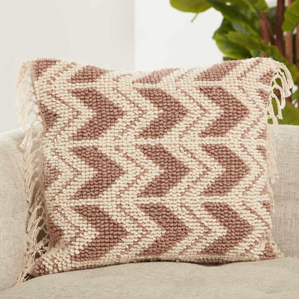 Jaipur Living Bayu Takeo Chevron Mauve / Ivory 22" x 22" Pillow