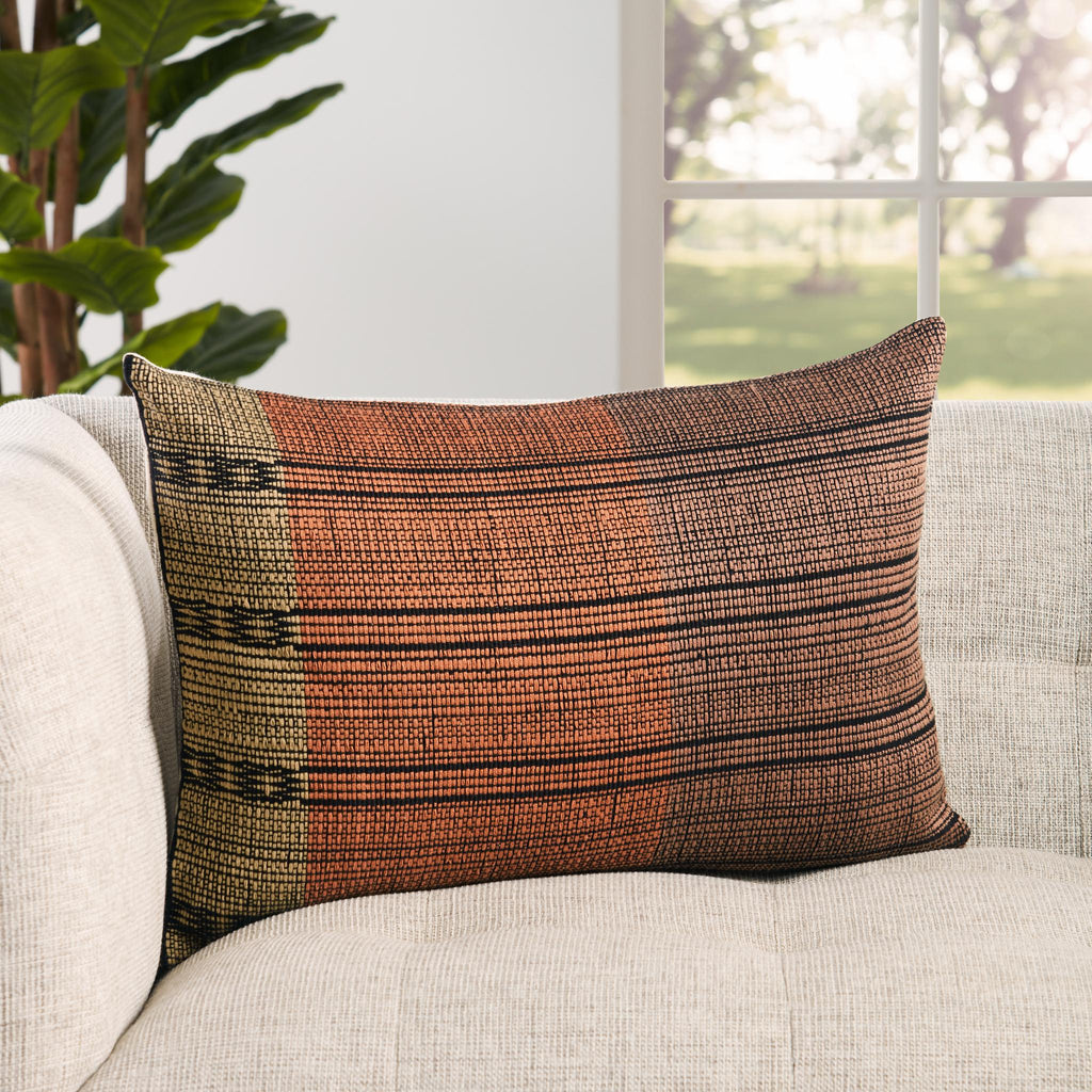 Jaipur Living Nagaland Pillow Patkai Tribal Tan / Black 16" x 24" Pillow