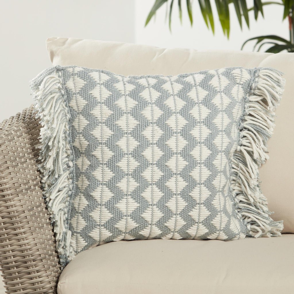 Jaipur Living Chesa Perdita Geometric Light Blue / Ivory 18" x 18" Pillow