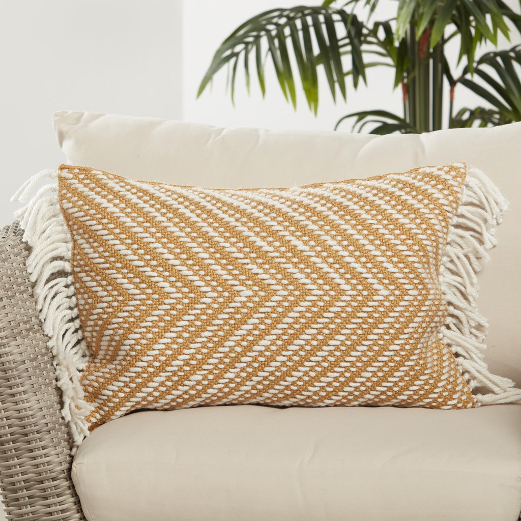 Jaipur Living Settia Odessa Chevron Gold / Ivory 16" x 24" Pillow