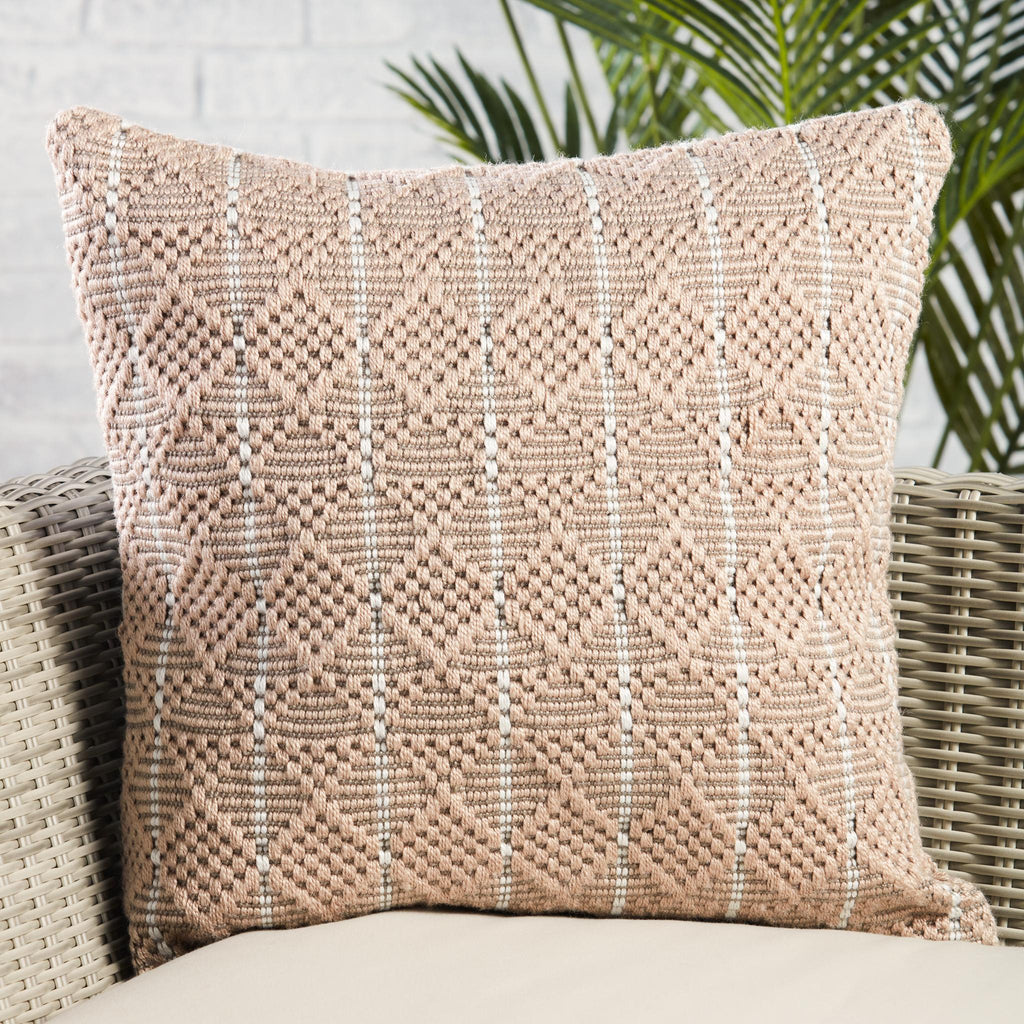 Jaipur Living Torren Lindy Geometric Tan / Ivory 22" x 22" Pillow