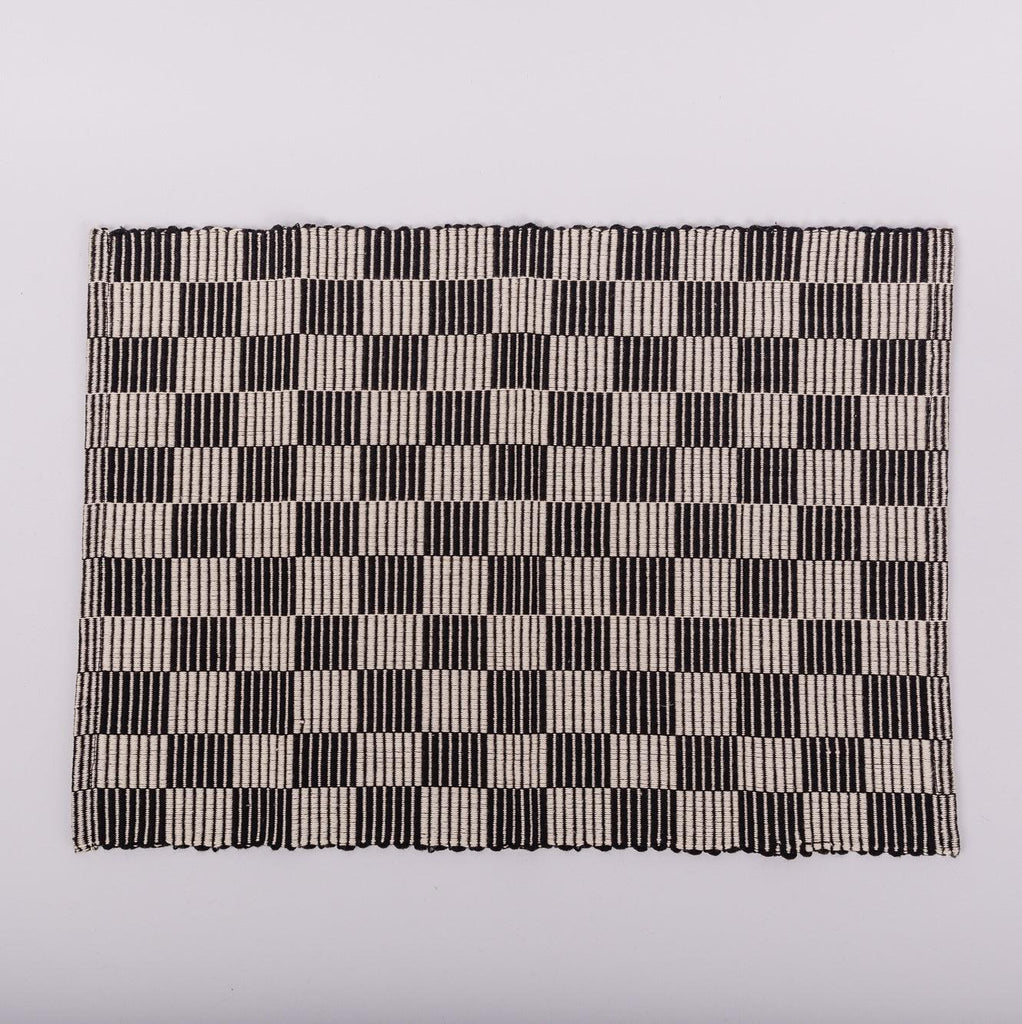 DecoratorsBest S/4 Handloomed Checkered Placemats - Black