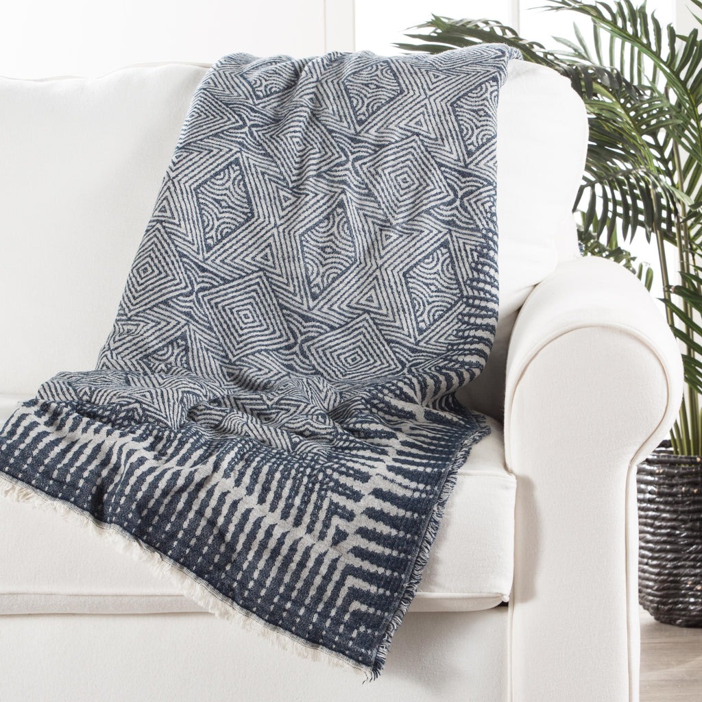 Jaipur Living Lana Indigo/ White Geometric Throw