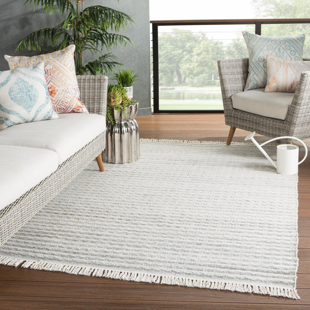 Jaipur Living Torre Indoor/ Outdoor Solid Light Gray/ Cream Area Rug (5'X8')