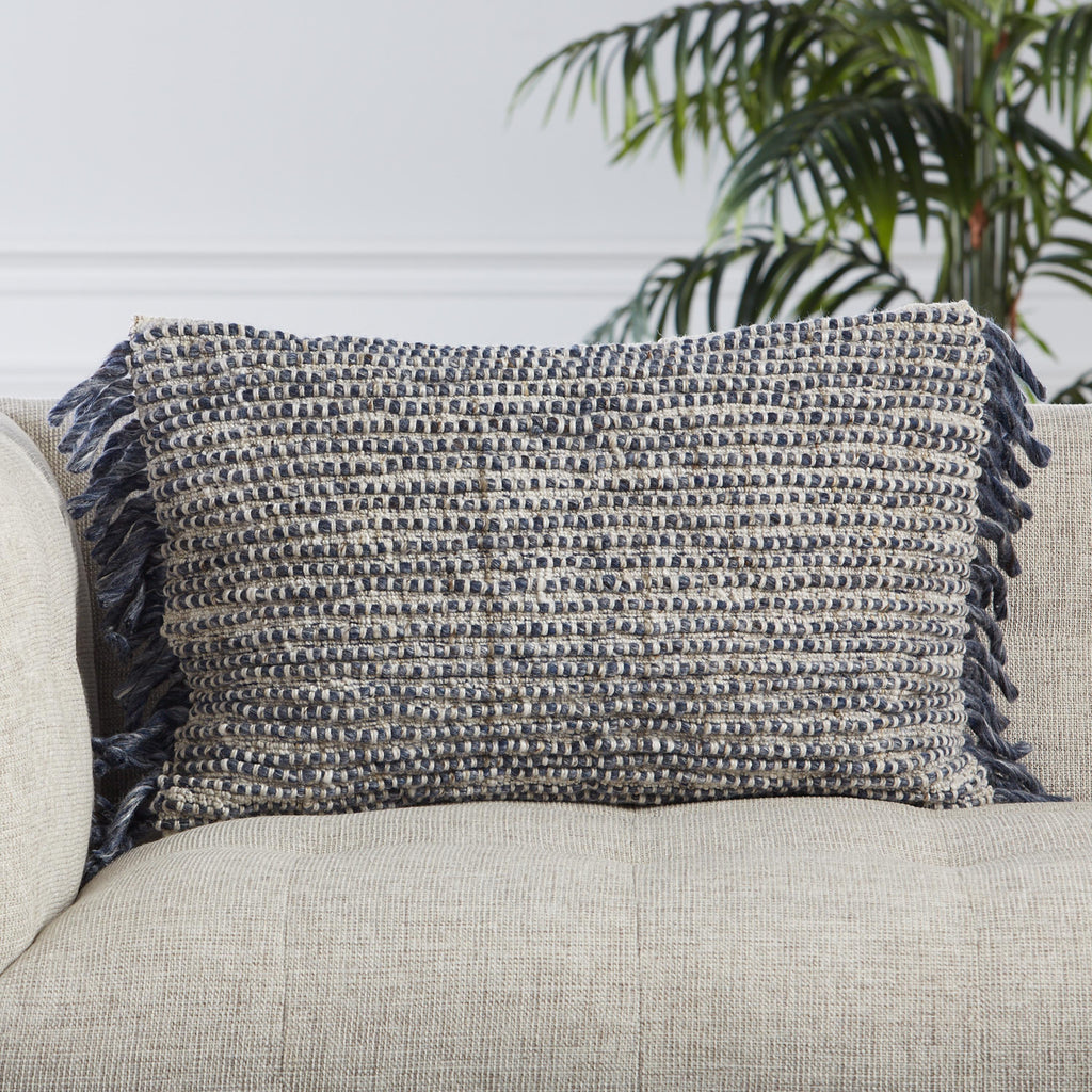 Jaipur Living Honaz Textured Navy/ Ivory Pillow Cover (16"X24" Lumbar)