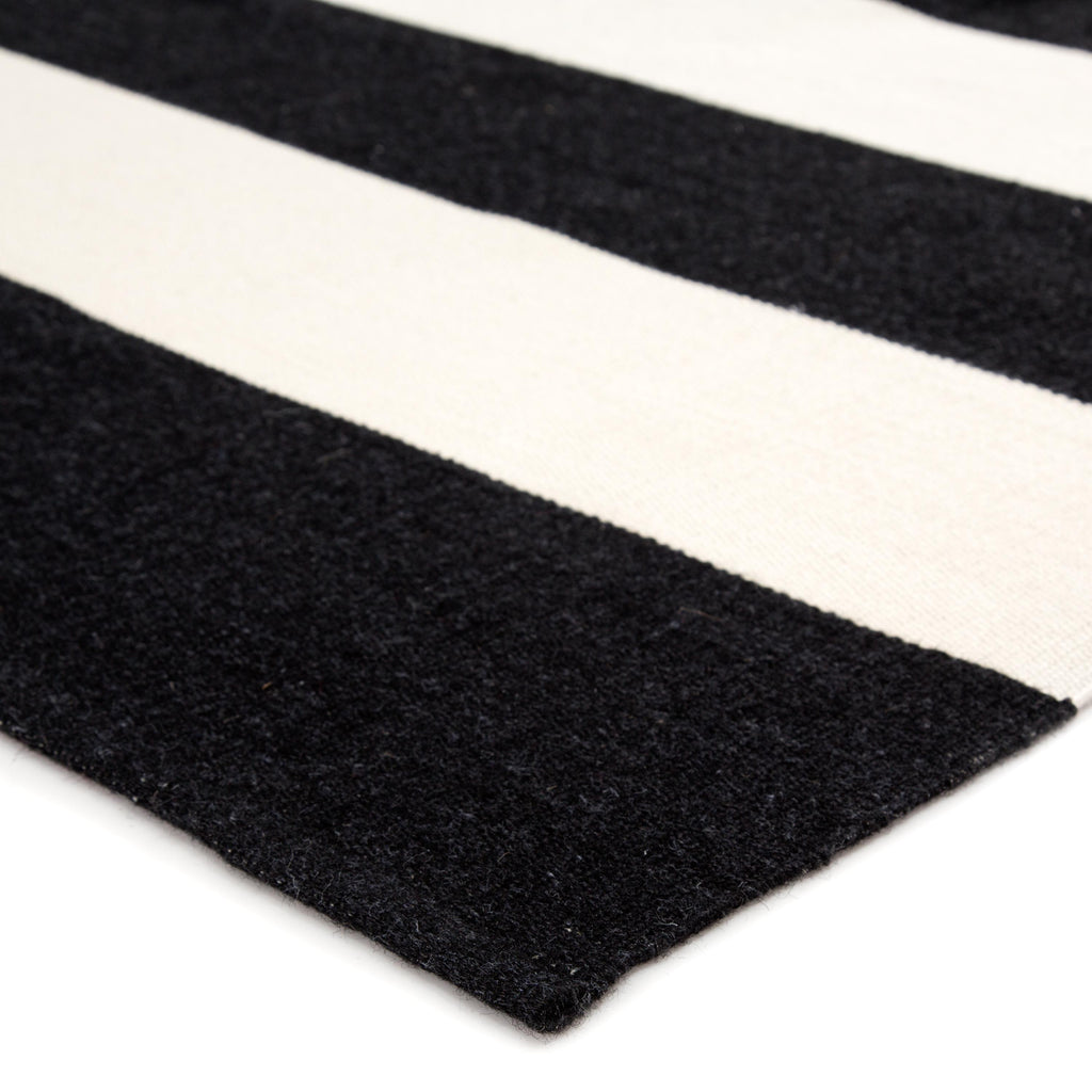 Jaipur Living Remora Indoor/ Outdoor Striped Black/ Ivory Area Rug (2'X3')