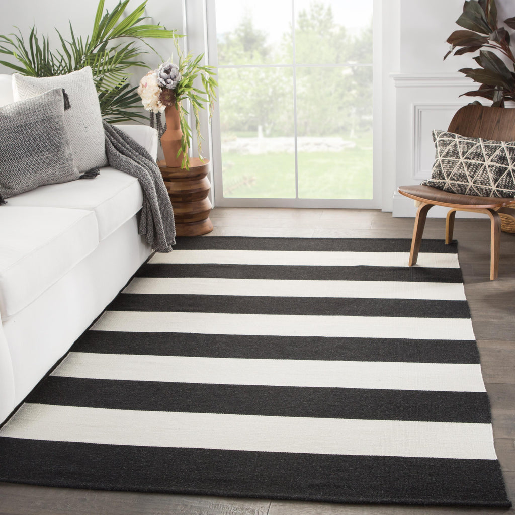 Jaipur Living Remora Indoor/ Outdoor Striped Black/ Ivory Area Rug (2'X3')