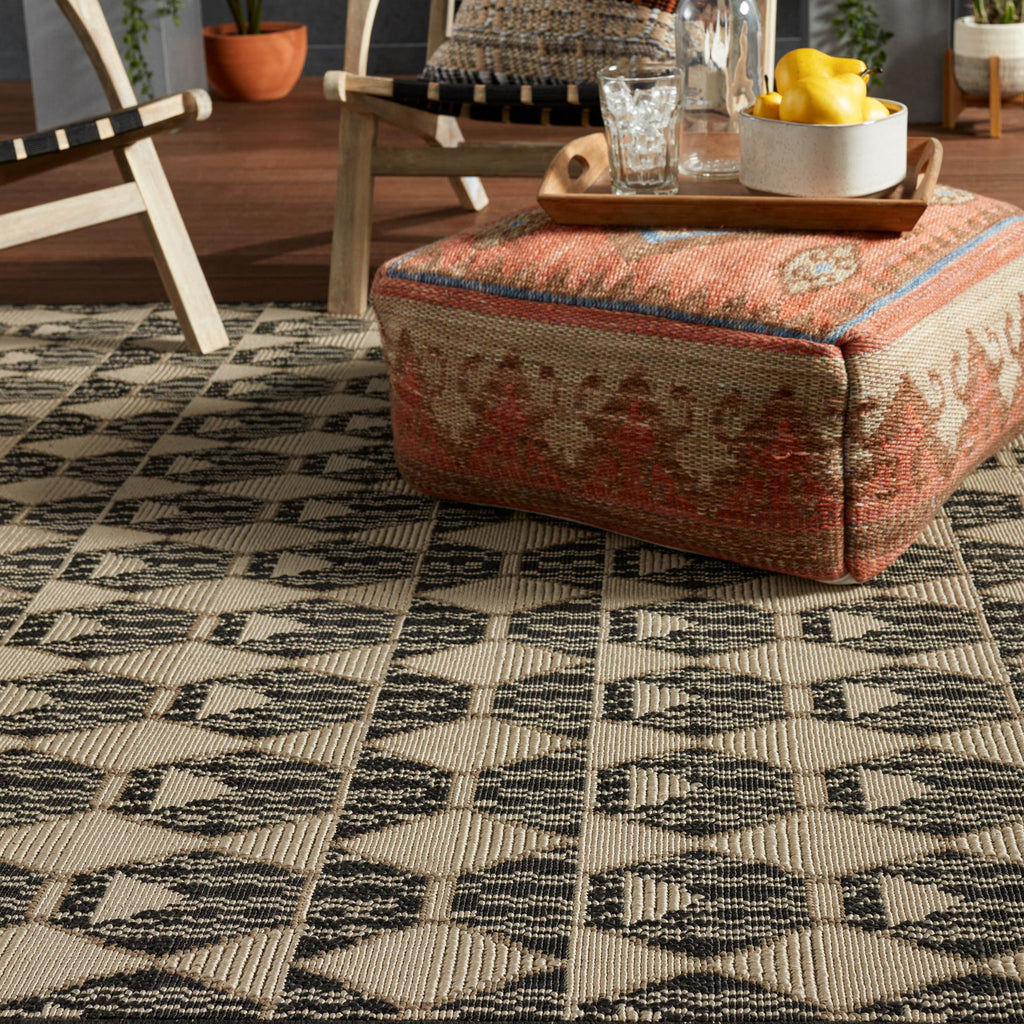 Vibe By Jaipur Living Maji Indoor/ Outdoor Geometric Black/ Beige Runner Rug (2'6"X8')