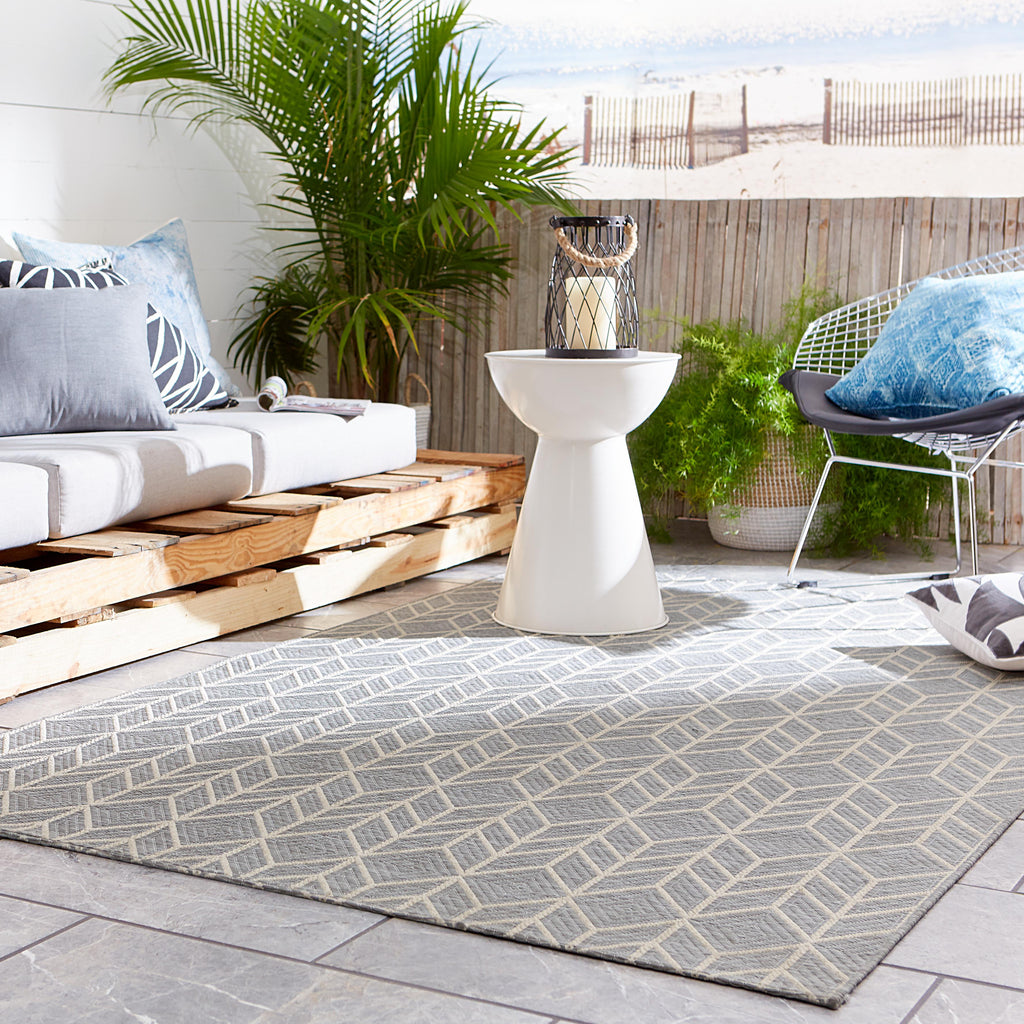 Jaipur Living Galloway Indoor/ Outdoor Chevron Gray/ Cream Area Rug (4'X5'7")