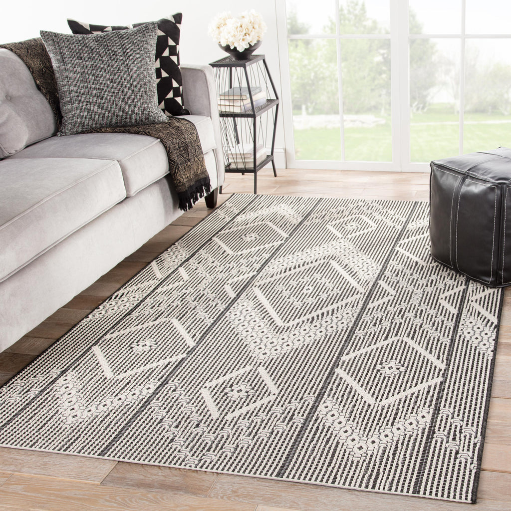 Jaipur Living Shiloh Indoor/ Outdoor Tribal Dark Gray/ Cream Area Rug (2'X3'7")