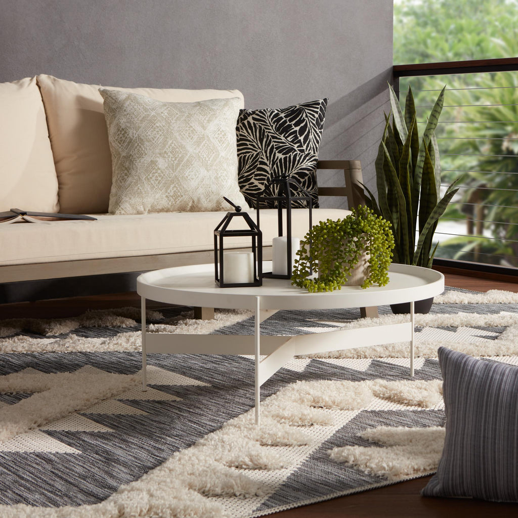 Jaipur Living Makaya Indoor/ Outdoor Geometric Gray/ Cream Area Rug (5'3"X7'6")