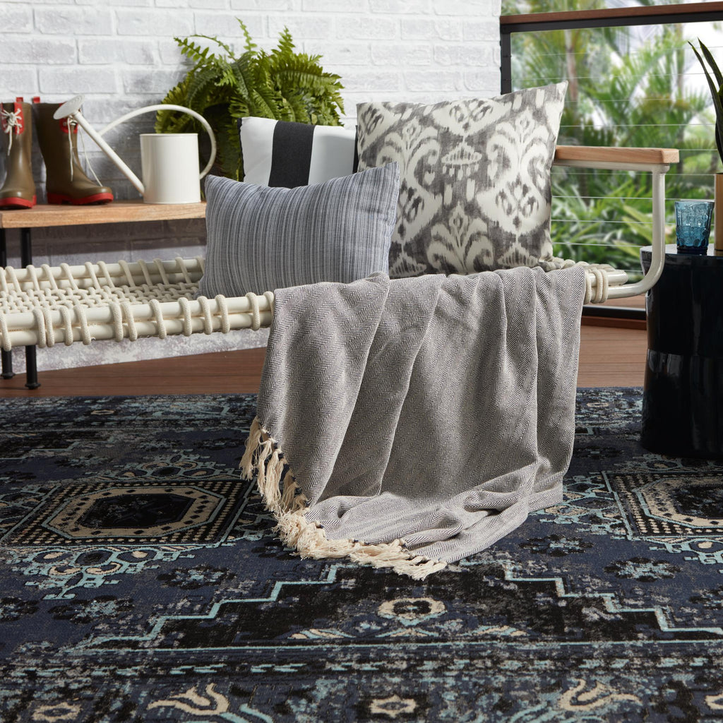 Jaipur Living Westlyn Indoor/ Outdoor Medallion Black/ Blue Area Rug (5'3"X7'6")