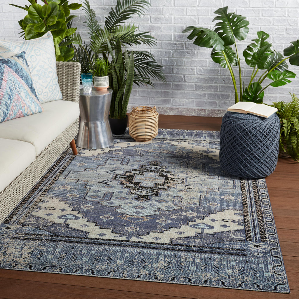 Jaipur Living Cicero Indoor/ Outdoor Medallion Blue/ Gray Area Rug (5'3"X7'6")